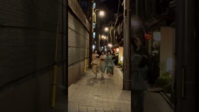 京都祇園の舞妓美👘🌸｜髪型が人形みたい！観光客がびっくり😲