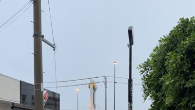 【沖縄LIVE】小雨の朝🌧️しっとりトロピカルビーチ散歩｜雨音と波音とユンタクで癒される沖縄時間【作業用・癒しBGM】→強い雨で断念！🙇‍♂️