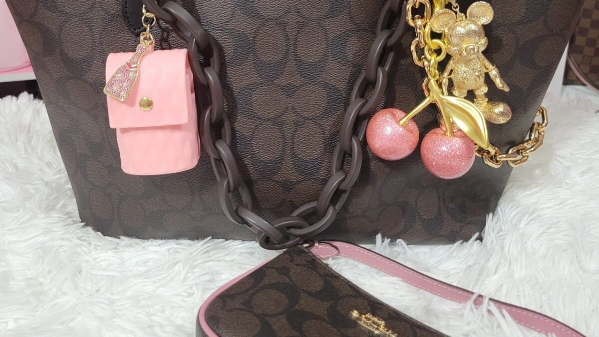 What’s In My Coach Zip Top Tote 🎀🤎🎀