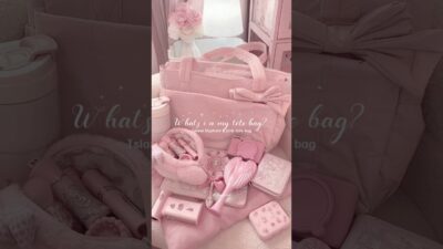 What’s in my pink tote bag? 🎀💗👛 #islandelephant #islandelephantbag #totebag #bag #pinktotebag