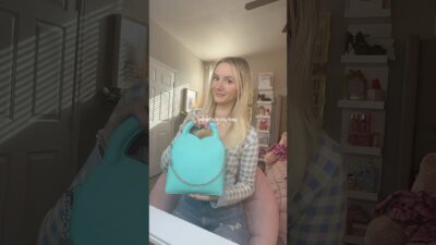 doing a what’s in my bag 🩵✨💍 #whatsinmybag #girlyfinds #handbagholic #tiffanyandco #girlygirl