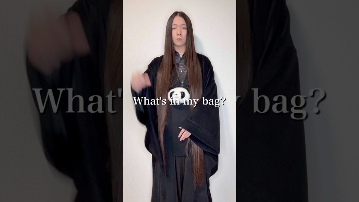 what’s in my bag?をやりたいロン毛男