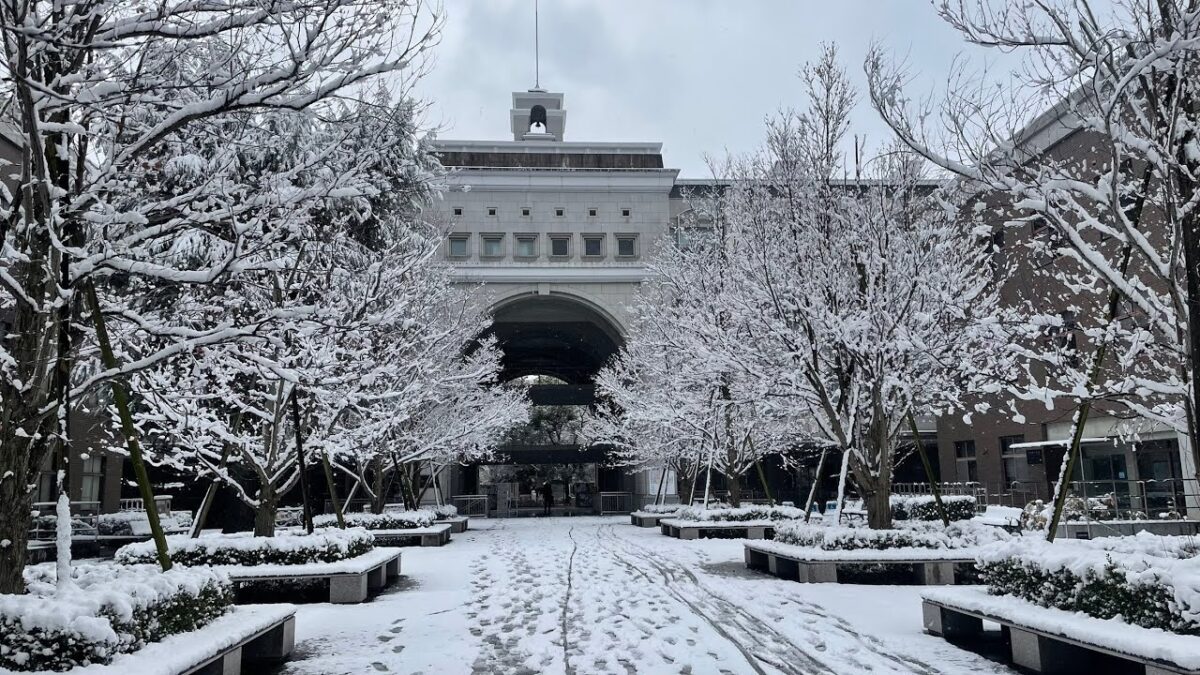 [4K] 雪の京都大学・吉田キャンパス| 京都 散歩 | 🖖 Vol.1,575 | Kyoto Japan Walking Tour 🇯🇵 | ASMR | 作業用