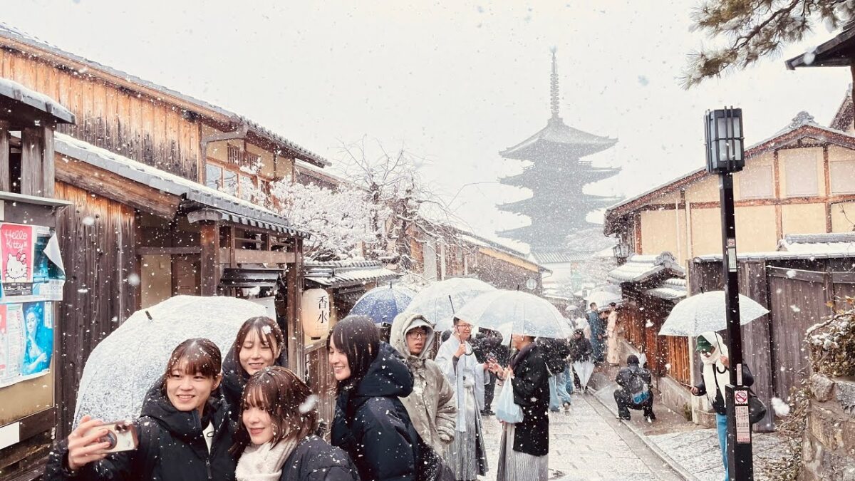 [4K] 雪の三年坂・清水坂| 京都 散歩 | 🖖 Vol.1,579 | Kyoto Japan Walking Tour 🇯🇵 | ASMR | 作業用