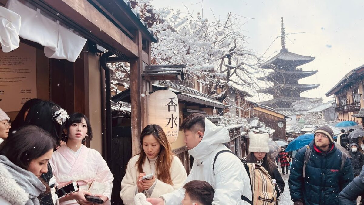 [4K] 雪の三年坂・安井金毘羅宮| 京都 散歩 | 🖖 Vol.1,582 | Kyoto Japan Walking Tour 🇯🇵 | ASMR | 作業用