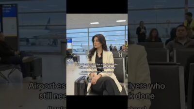 Airport Essentials for Solo Travelers Who Work on a Laptop #travelessentials  #workandtravel #remote