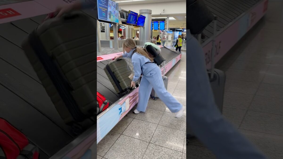 Every traveler needs this! ✈️ #phonestrap #clipandgo #phone #crossbody #airport #travelessentials