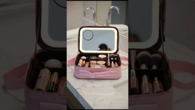 Messy Makeup Bags? This Travel Case with LED Mirror Will Keep You Organized 💄✨ #travelessentials