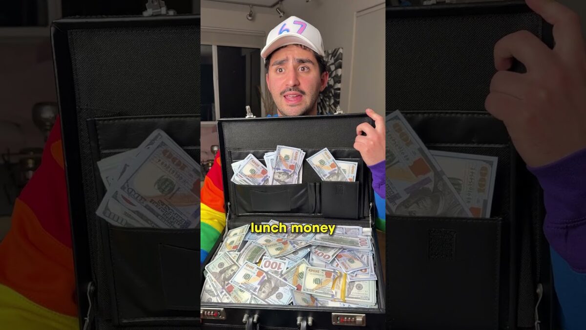 WHAT’S IN THE BAG?? 😳