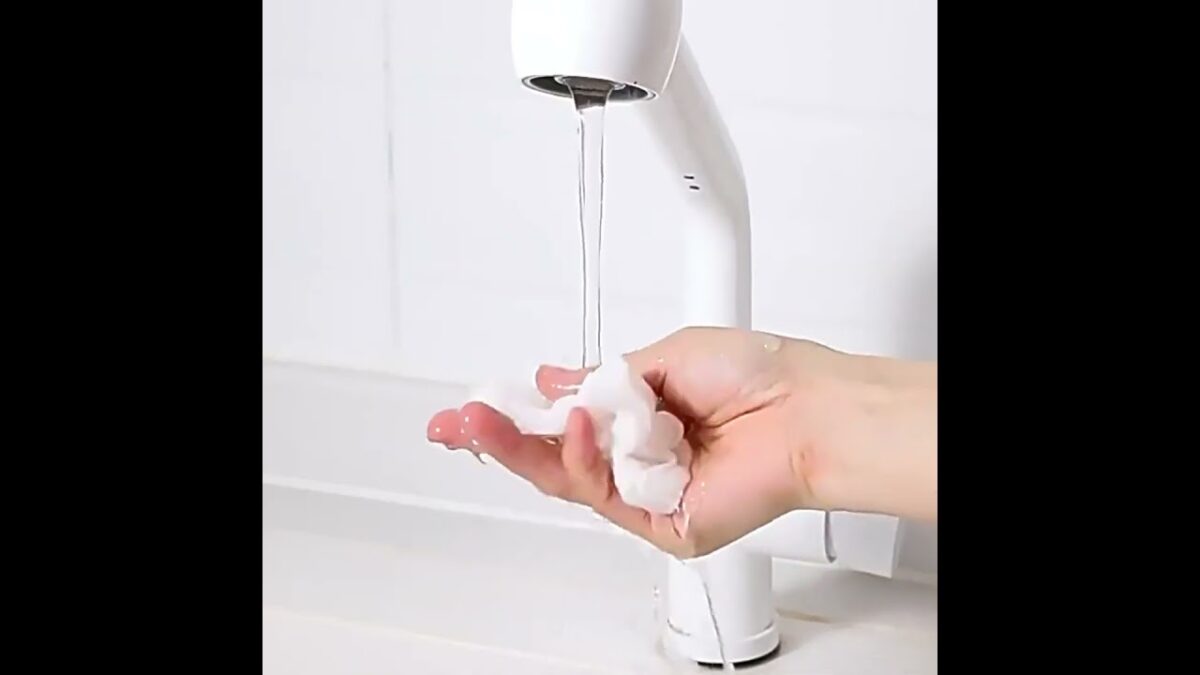 Weekly Pack of 7 Compressed Towels💦🧖‍♀️✈️ #travelessentials #traveltips #towels #portable