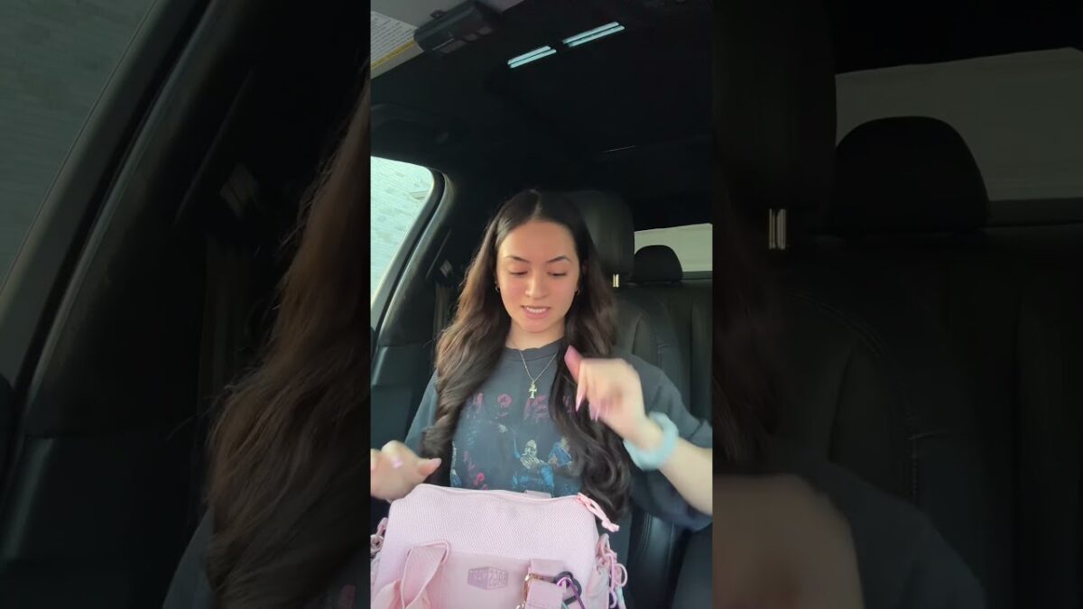 what’s in my mini gym bag 🎀