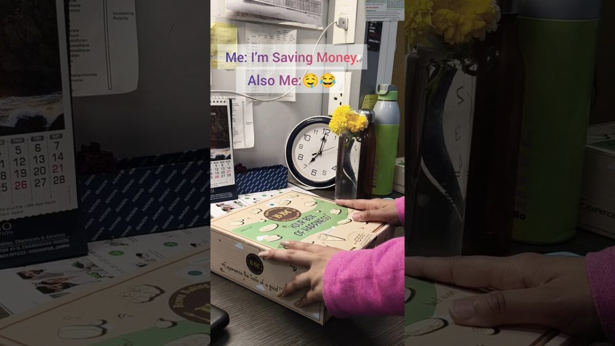 what’s in the box ? 😱 #minishorts #hardworkworks #workingartist #food