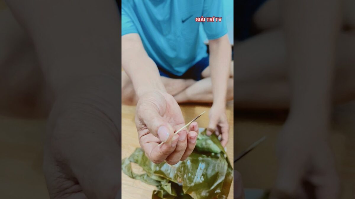 CÁI BÁNH CÓ GÌ VẬY 😱