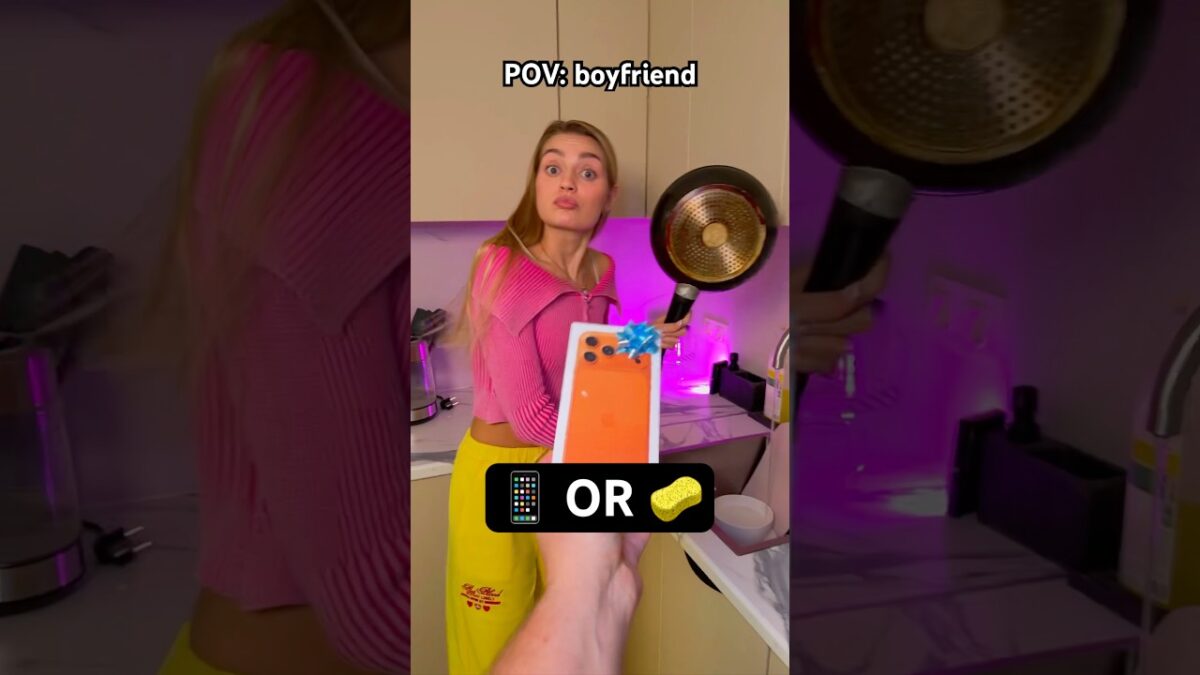 GIFT FOR GIRLFRIEND😈📱 what’s in the BOX?📦😂