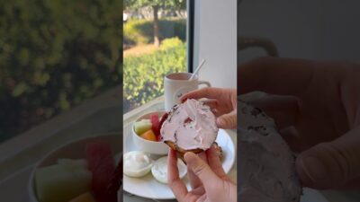 good morning ☀️ #corporatelife #breakfast #morningroutine #coffee #bagel #latte #aesthetic #미국 #아침