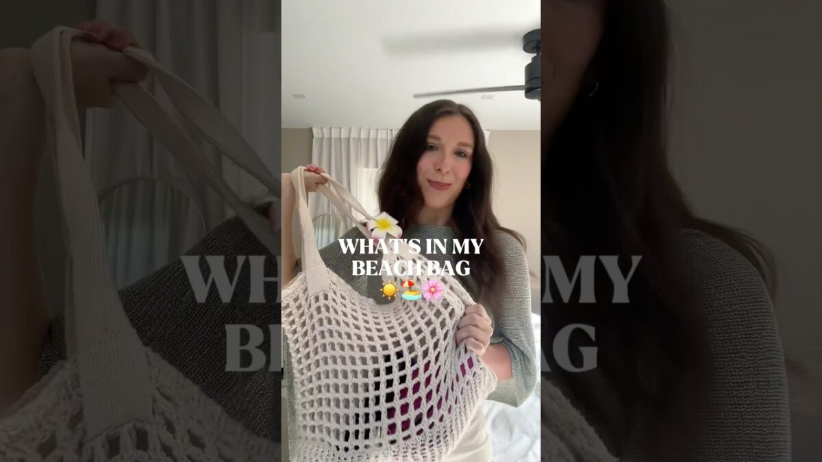 what’s in my beach bag #beachbag #whatsinmybag #haulvideo #beachessentials #beachday #beachvibes