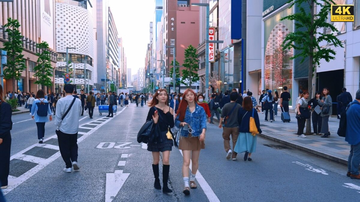 4K HDR Walk in Ginza Tokyo 🇯🇵 Car-Free Street Experience | Busy Weekend Atmosphere
