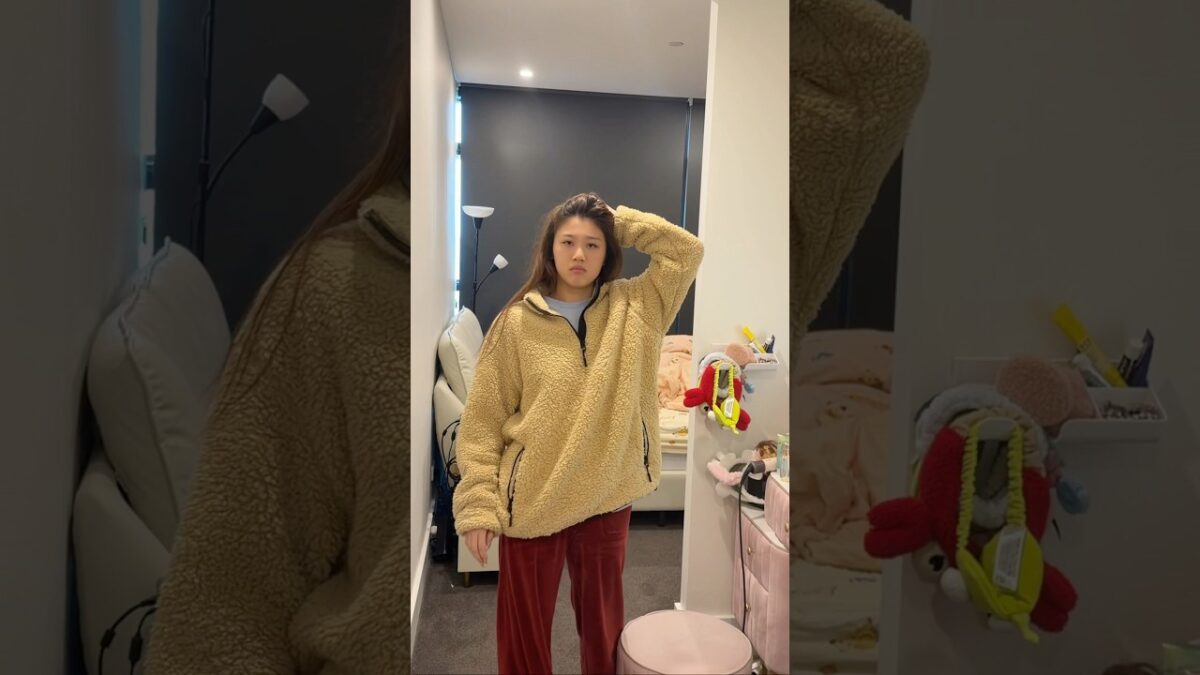 Her morning routine…🤣☀️#shorts #couple #relationship