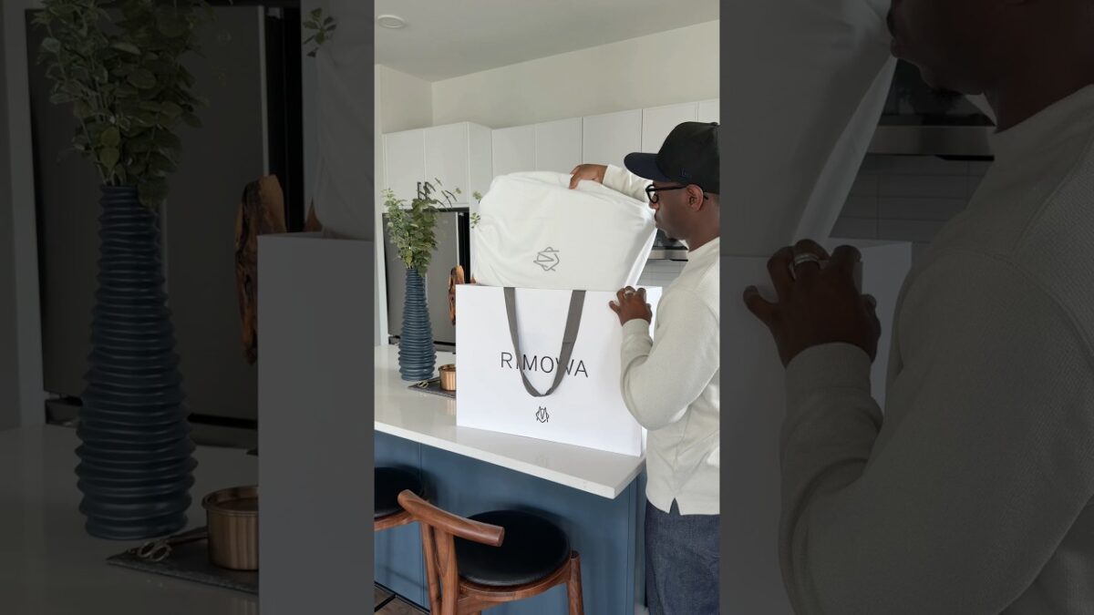 Purchased a classic Rimowa 🧳✨ #asmr #luggage #travelessentials