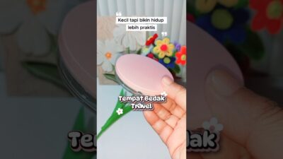 Tempat bedak travel kecil, praktis, dan kepake banget tiap hari #makeuppraktis #travelessentials