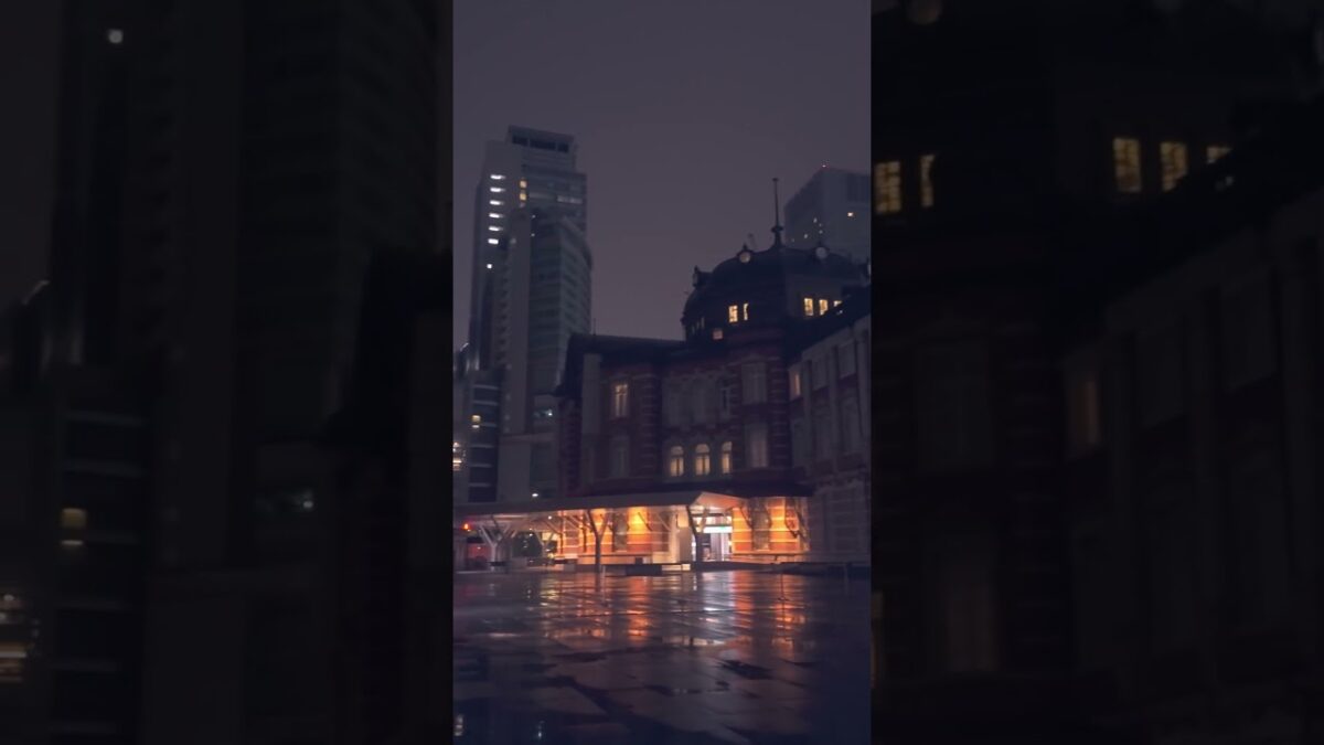 【シネマティック散歩】雨の東京駅 ☔️ Tokyo Station Rainy Walk #Shorts #japantravel #asmr #travel