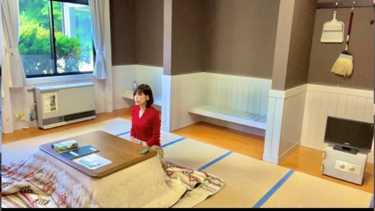 【秘境】山奥の廃校に泊まって、真夜中に温泉プールで泳ぐ