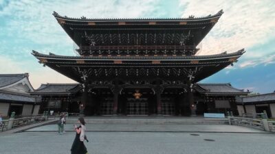 【4K 映像さんぽ特別編】京都の夕暮れ、静かな水辺と古い街並みを歩く［環境映像/自然音］