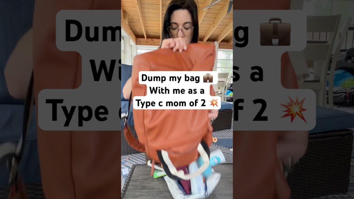 What’s in my bag? Type c mom diaper bag. Unpack my my bag with me.