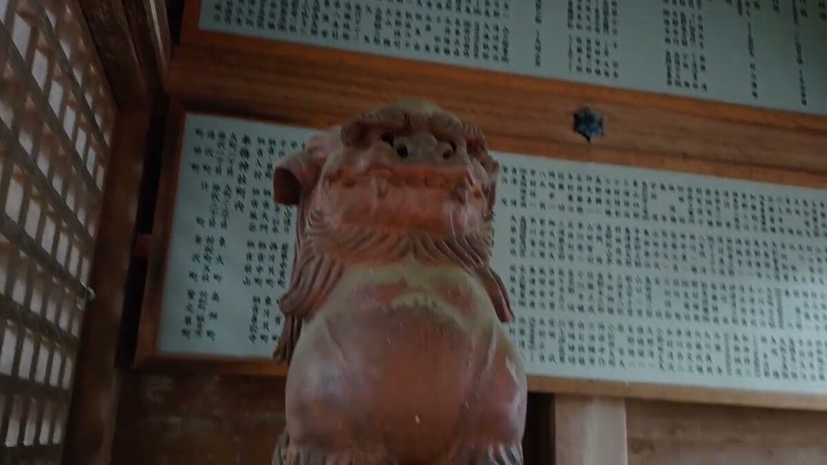 蒼紫神社の参道から社殿