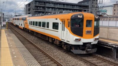 【4K】近鉄京都線 30000系V09編成ビスタEX 橿原神宮前行き特急 東寺駅通過