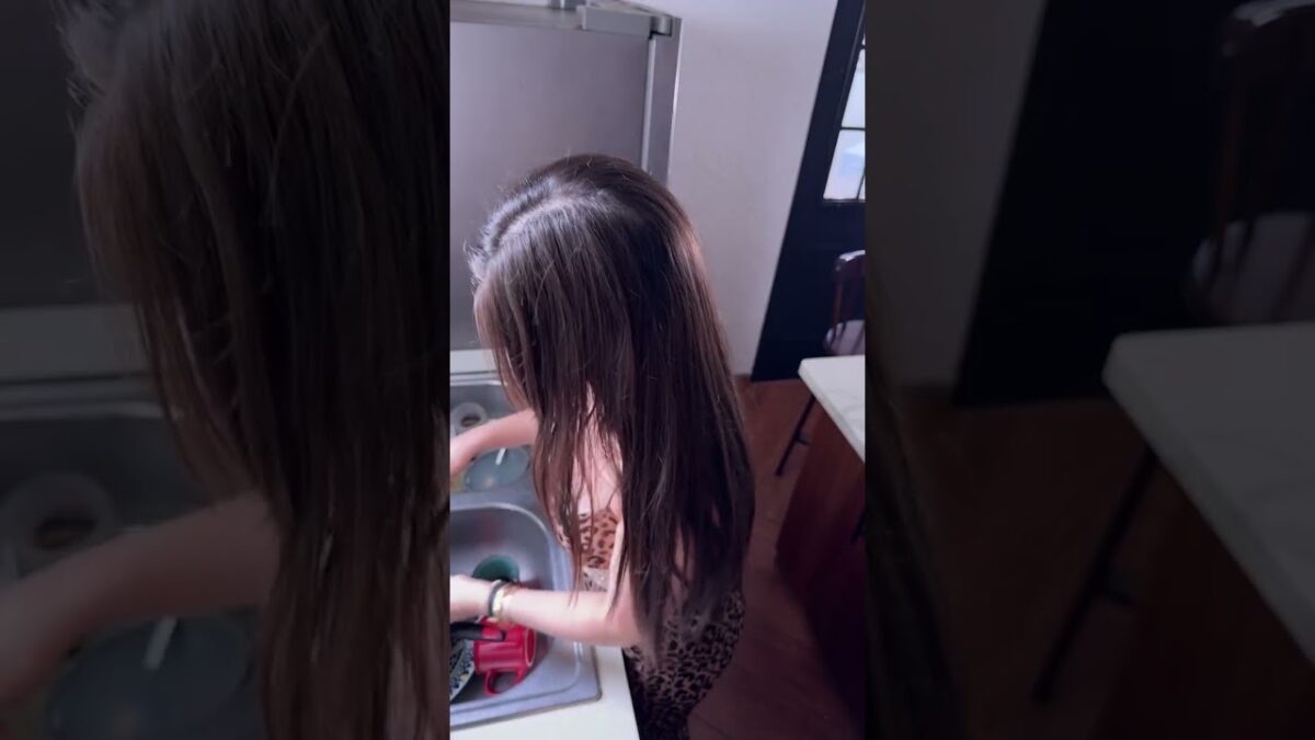 Maria’s Morning Routine: Ditching Jewelry to Tackle Breakfast Dishes #MorningRoutine