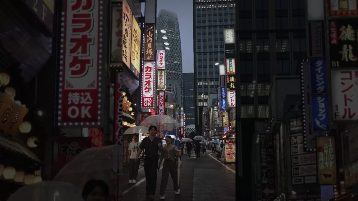 新宿 雨の夜散歩☔️ Shinjuku Neon Walk #Shorts  #travel  #japantravel #asmr