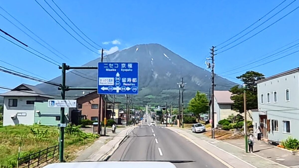 【北海道一人旅】天井カメラの絶景！キャンピングカー（愛車ボーダーバンクス）で巡る真狩村。奇麗すぎる羊蹄山ドライブ（キャンプ場〜温泉往復）