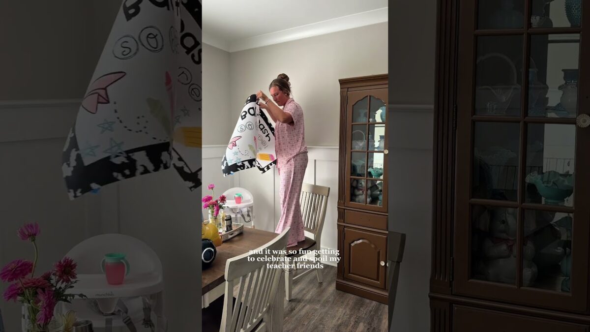 Happy Monday!! 🧺🫧🦩 #momlife #vlog #morning #morningroutine #teacher #shorts