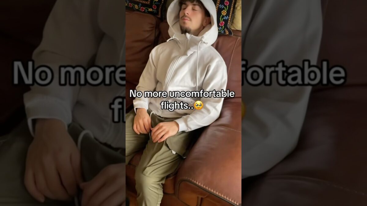 KIVO | The NOMAD 2.0 #travelessentials #travelhoodie #travelpillow #travelgear #neckpillow