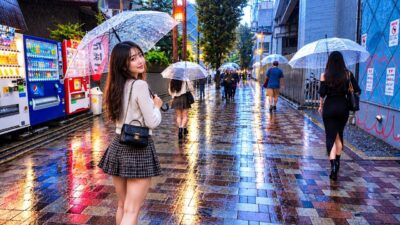[4K] WHAT DOES JAPAN LOOK LIKE IN THE RAIN? FUKUOKA MORNING WALK |Walking Japan’s Streets at 8:30 AM